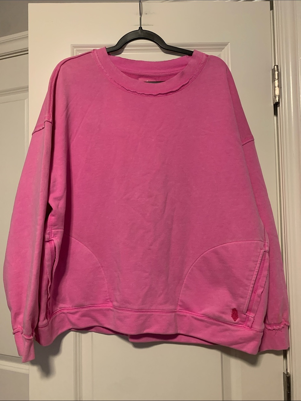 Free People Movement Neon Pink Crewneck
Sz L, Good Condition, some wash wear